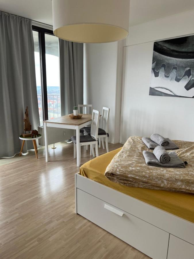 Cityapartment Im 33. Stock Аугсбург Экстерьер фото